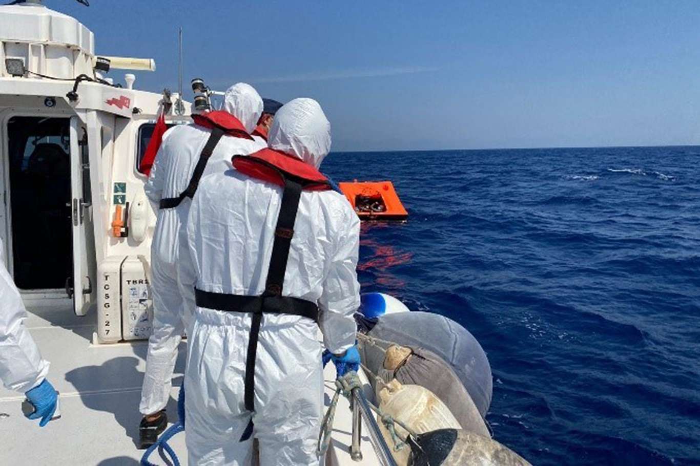 Alanya'da tur teknesi battı Alanya'da tur teknesi battı
